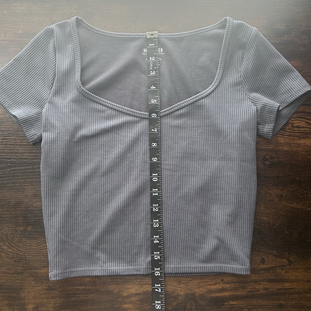 Hollister Ribbed Crop Top Gray Short Sleeve Stretch Fitted Tee Medium - Picture 3 of 4